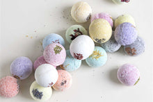 Load image into Gallery viewer, Bath Bombs & Shower Steamers Gift Set